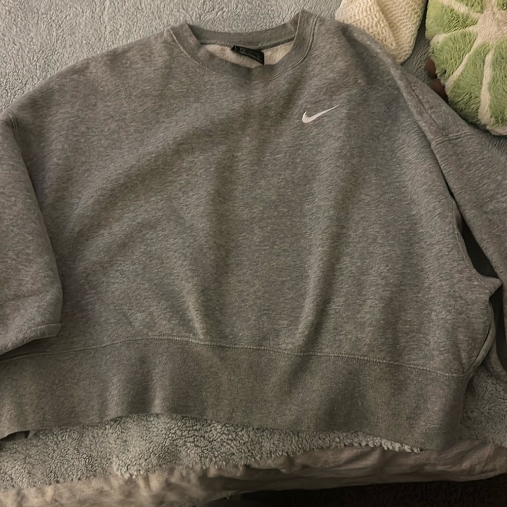 Oversized Nike crop